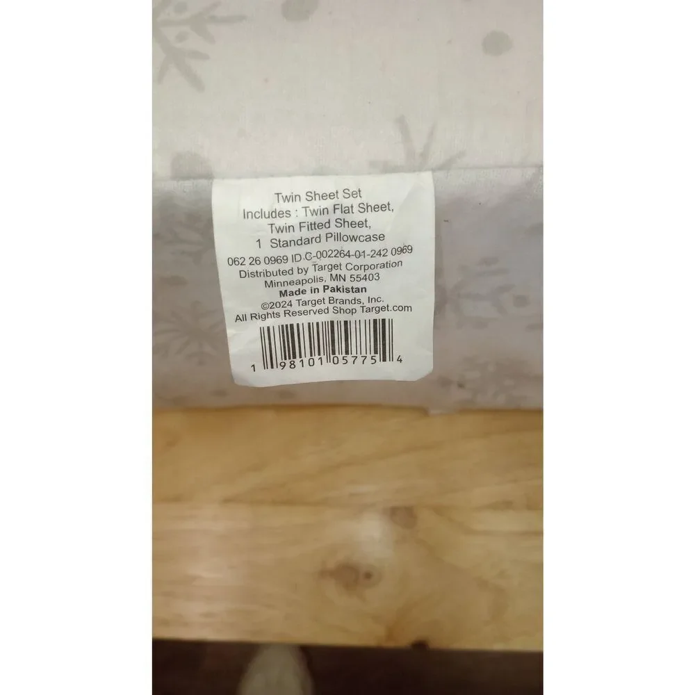 NWOT Winter wonderland flannel sheet size twin